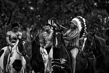 Loinclothed hobby; Obrzek dne - the picture od the day - awa rel - Battle of Little Bighorn reenactment ~ photo by Chris Schroeder 