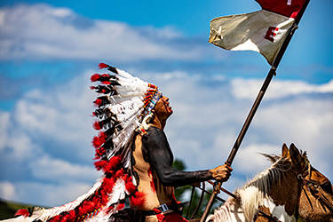 Loinclothed hobby; Obrzek dne - the picture od the day - awa rel - Battle of Little Bighorn reenactment ~ photo by Chris Schroeder 