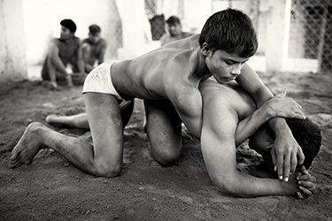 Loinclothed hobby; Obrzek dne - the picture od the day - awa rel - photo by photo by Dietmar Temps, Traditional mud wrestler in Kolkata, India