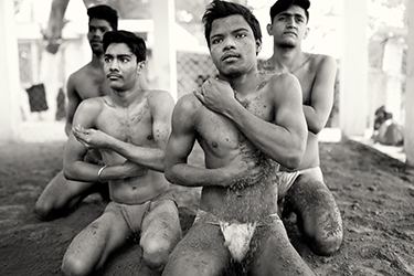 Loinclothed hobby; Obrzek dne - the picture od the day - awa rel - photo by photo by Dietmar Temps, Traditional mud wrestler in Kolkata, India