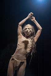 Loinclothed hobby; Obrzek dne - the picture od the day - awa rel - photo by Sara Liberte - photo by Barbara Walzer - Butoh style ~ Atsushi Takenouchi ~ Sommerwerft 2022