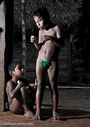 Loinclothed hobby; Obrzek dne - the picture od the day - awa rel - photo by Kenobando - Embera boys