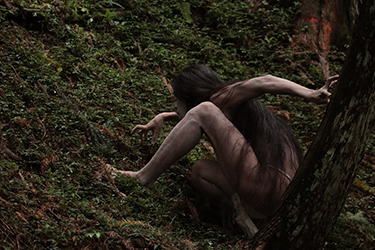 Loinclothed hobby; Obrzek dne - the picture od the day - awa rel - Butoh dancer (aka savage in the forest) 5/8