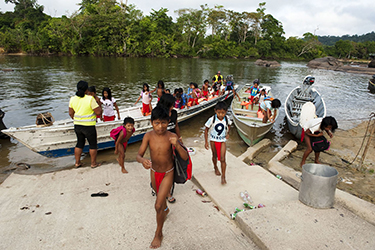 Loinclothed hobby; Obrzek dne - the picture od the day - awa rel - Guyana ~ photo by Emanuela Ascoli