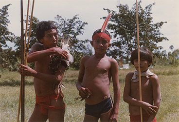 Loinclothed hobby; Obrzek dne - the picture od the day - awa rel - Yanomami  boys