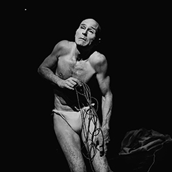 Loinclothed hobby; Obrzek dne - the picture od the day - awa rel -  Loinclothed Butoh dancer ~  Imre Thormann, The False David,  photo  by Piotr Nykowski