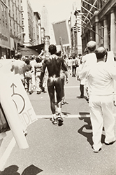 Loinclothed hobby; Obrzek dne - the picture od the day - awa rel - Christopher Street Liberation Day March ~ New York, 1978 ~ photo by Leonard Fink