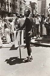 Loinclothed hobby; Obrzek dne - the picture od the day - awa rel - Christopher Street Liberation Day March ~ New York, 1978 ~ photo by Leonard Fink