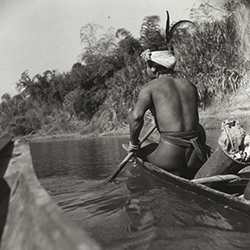 Loinclothed hobby; Obrzek dne - the picture od the day - awa rel - centrln Vietnam, 1950 ~ 1960, photo by Jean Boulbet