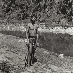 Loinclothed hobby; Obrzek dne - the picture od the day - awa rel - centrln Vietnam, 1950 ~ 1960, photo by Jean Boulbet