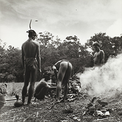 Loinclothed hobby; Obrzek dne - the picture od the day - awa rel - centrln Vietnam, 1950 ~ 1960, photo by Jean Boulbet