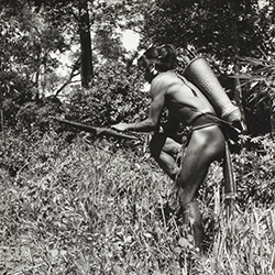 Loinclothed hobby; Obrzek dne - the picture od the day - awa rel - centrln Vietnam, 1950 ~ 1960, photo by Jean Boulbet