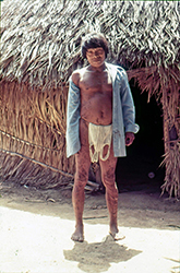 Loinclothed hobby; Obr�zek dne - the picture od the day - �awa rel - Cultura Piaroa - photo by F�lix Piner�a Monasterio